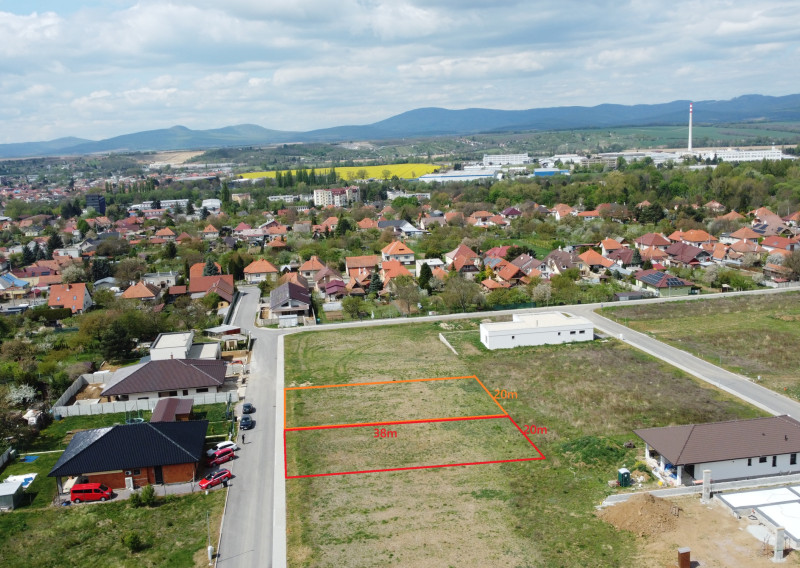 Stavebný pozemok, 775m2, Stavebné povolenie, Zlaté Moravce
