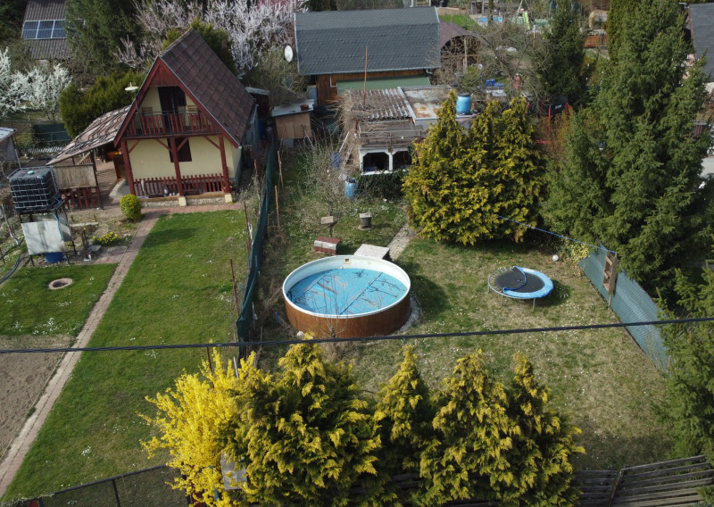 Záhrada 250 m2 v OV Kráľova nad Váhom s bazénom na predaj