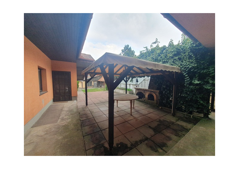 Zaujímavý dom 5iz.1438m2+garáž+4x park. Dolné  Dubové pri TT