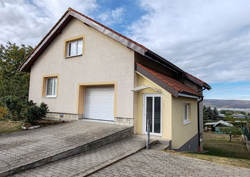 NA PREDAJ! VEĽKÝ RODINNÝ DOM v obci ZÁBORSKÉ pozemok 1060m2
